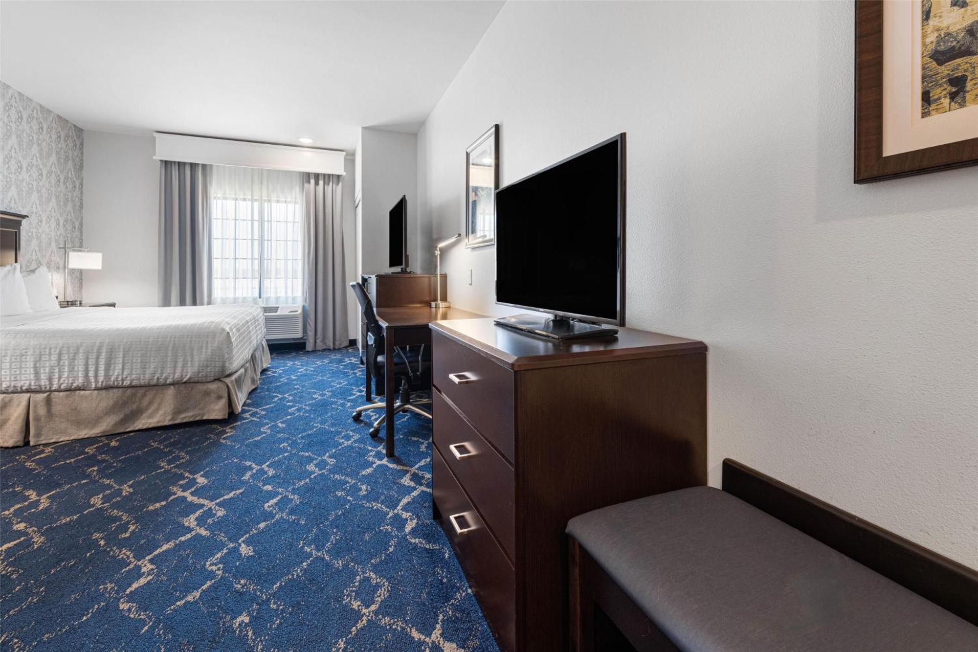 Best Western Plus New Richmond Inn & Suites Exterior photo