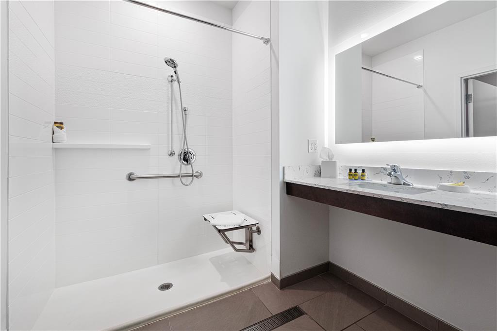 Best Western Plus New Richmond Inn & Suites Room photo