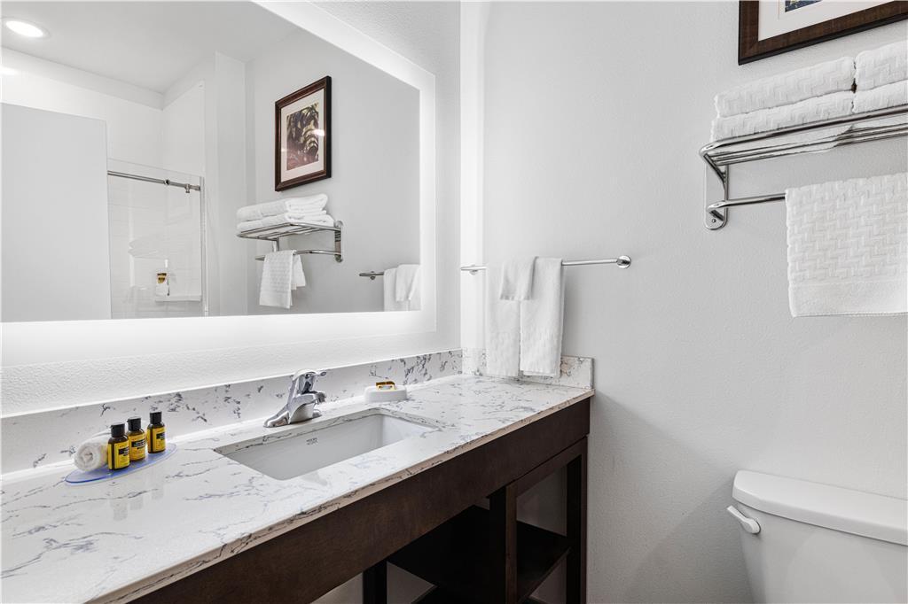 Best Western Plus New Richmond Inn & Suites Room photo